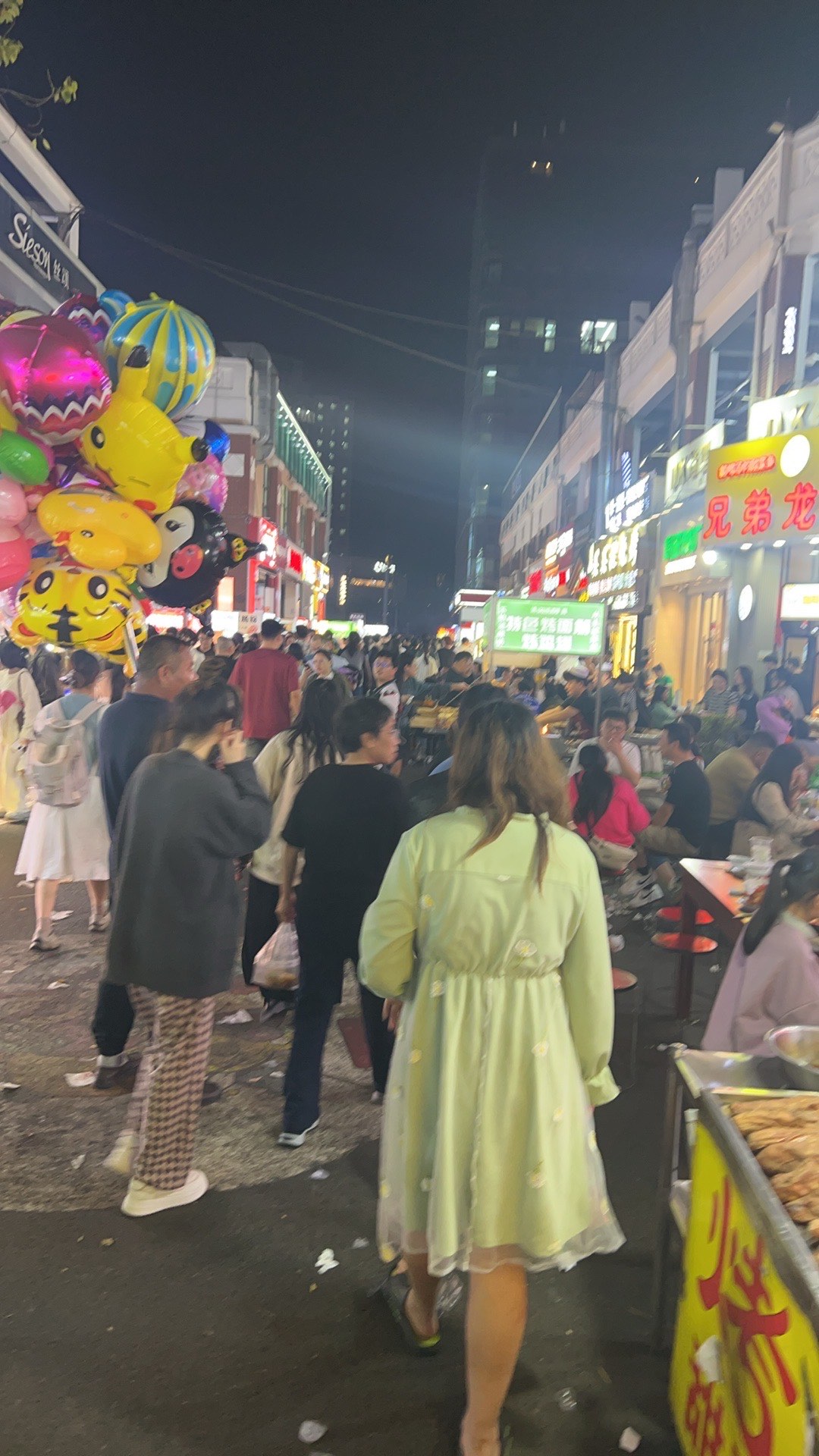 南京托乐嘉夜市，灯火璀璨，美食盛宴新篇章